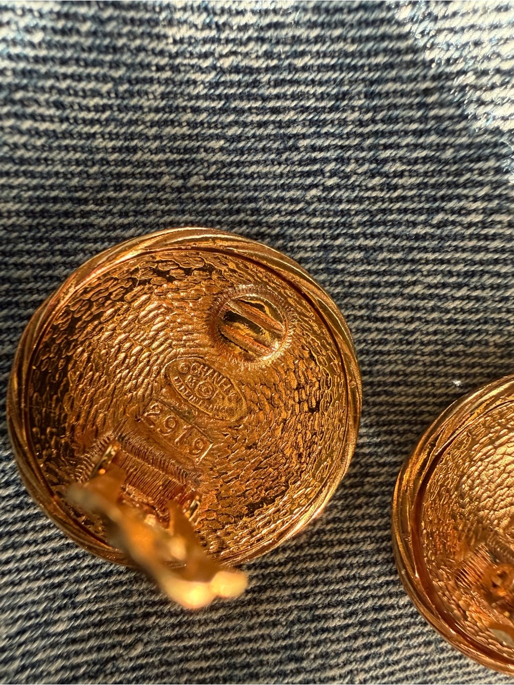 CHANEL Gold Interlocking Swirl Clip Ons - Picture 3 of 7